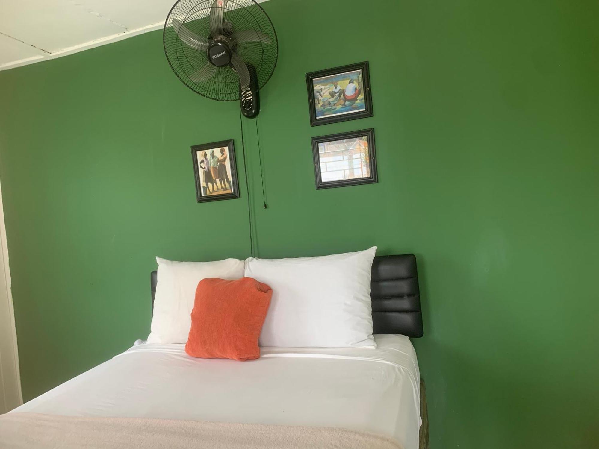 Kingsworth Bed And Breakfast キングストン エクステリア 写真